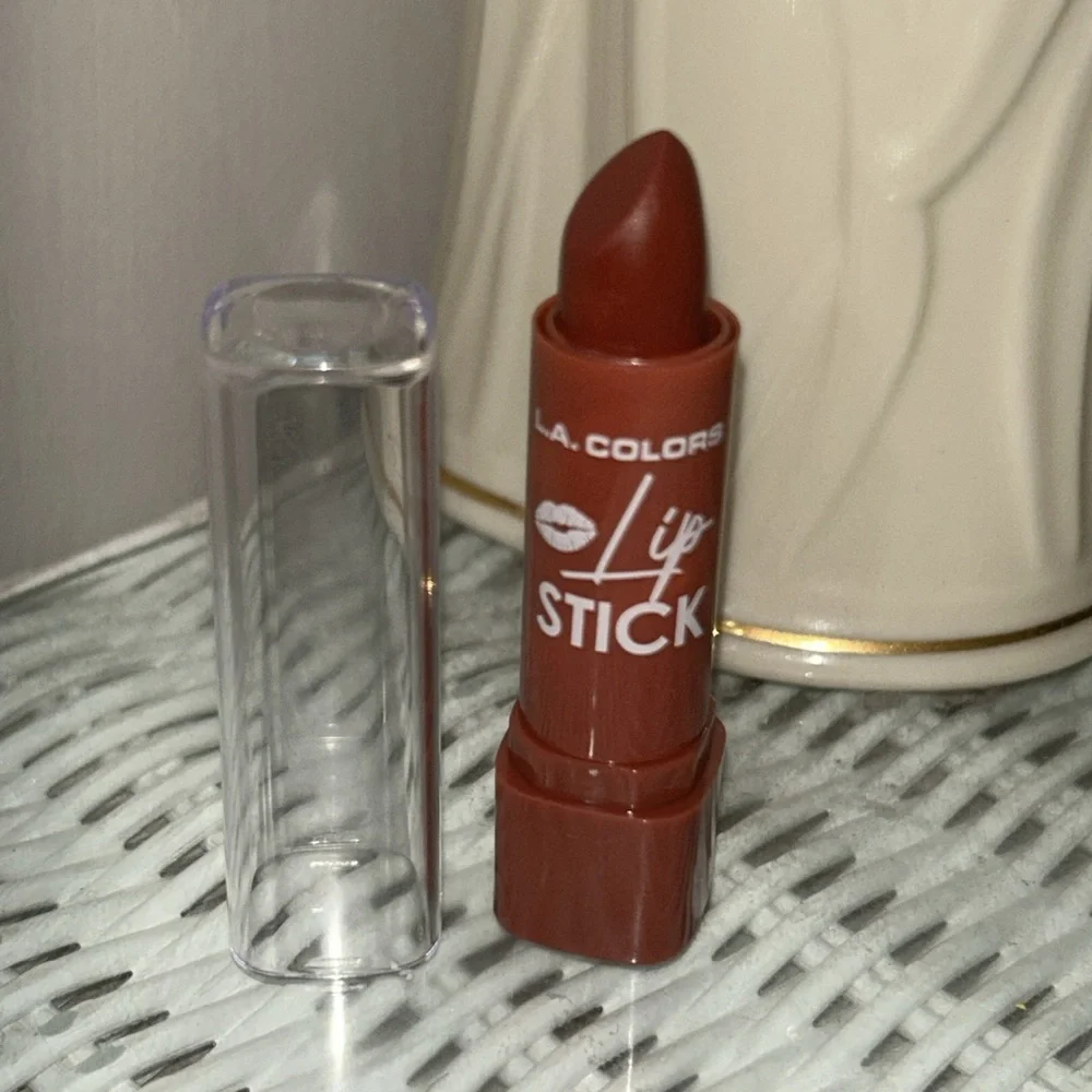 L.A. Colors Matte Lips Beau